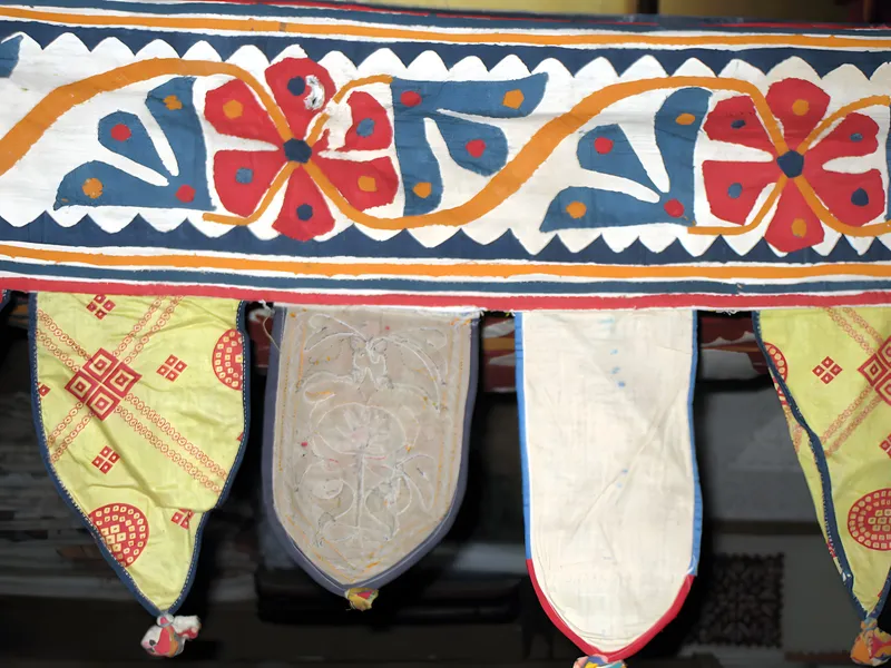 Appliqué toran with hanging flaps