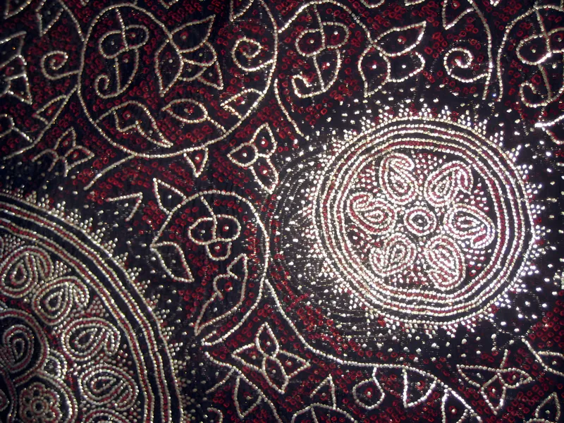 Fine bandhani in madder and black
