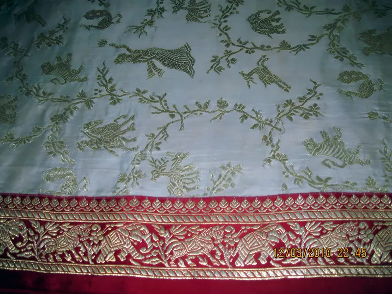 Gold brocade with red border