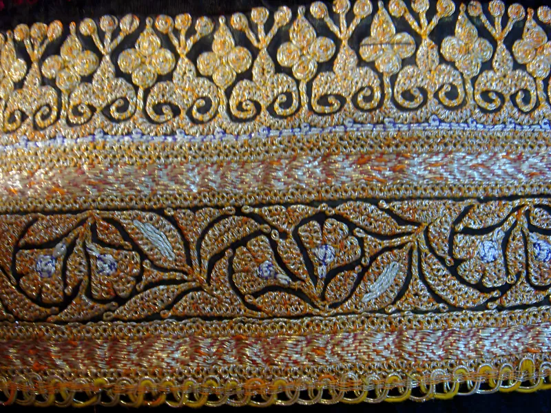 Embroidered border with metallic thread