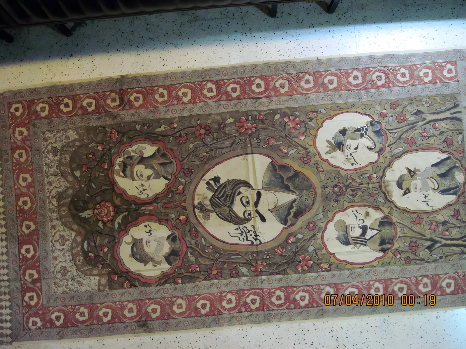 Kalamkari with portrait medallions