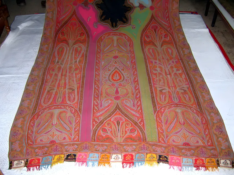 Kashmir long shawl with paisleys
