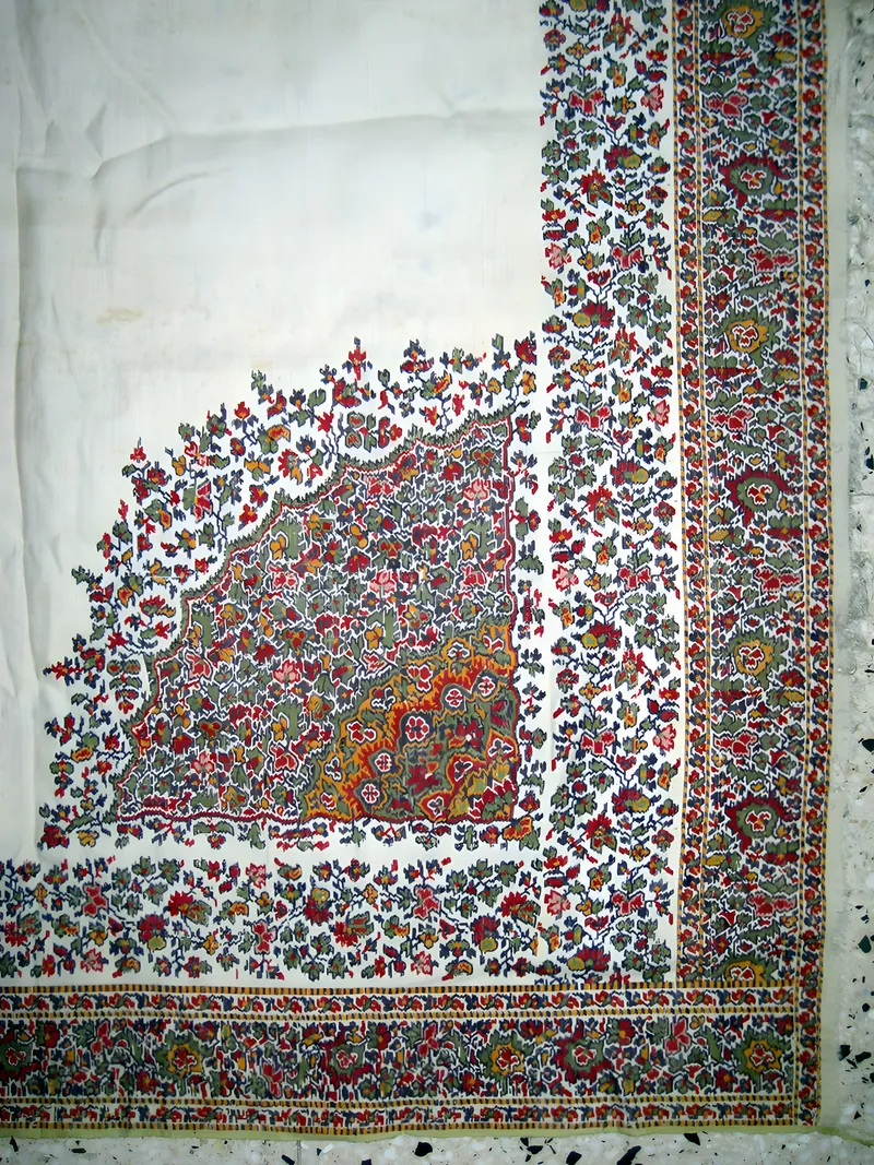 Kashmir shawl, corner