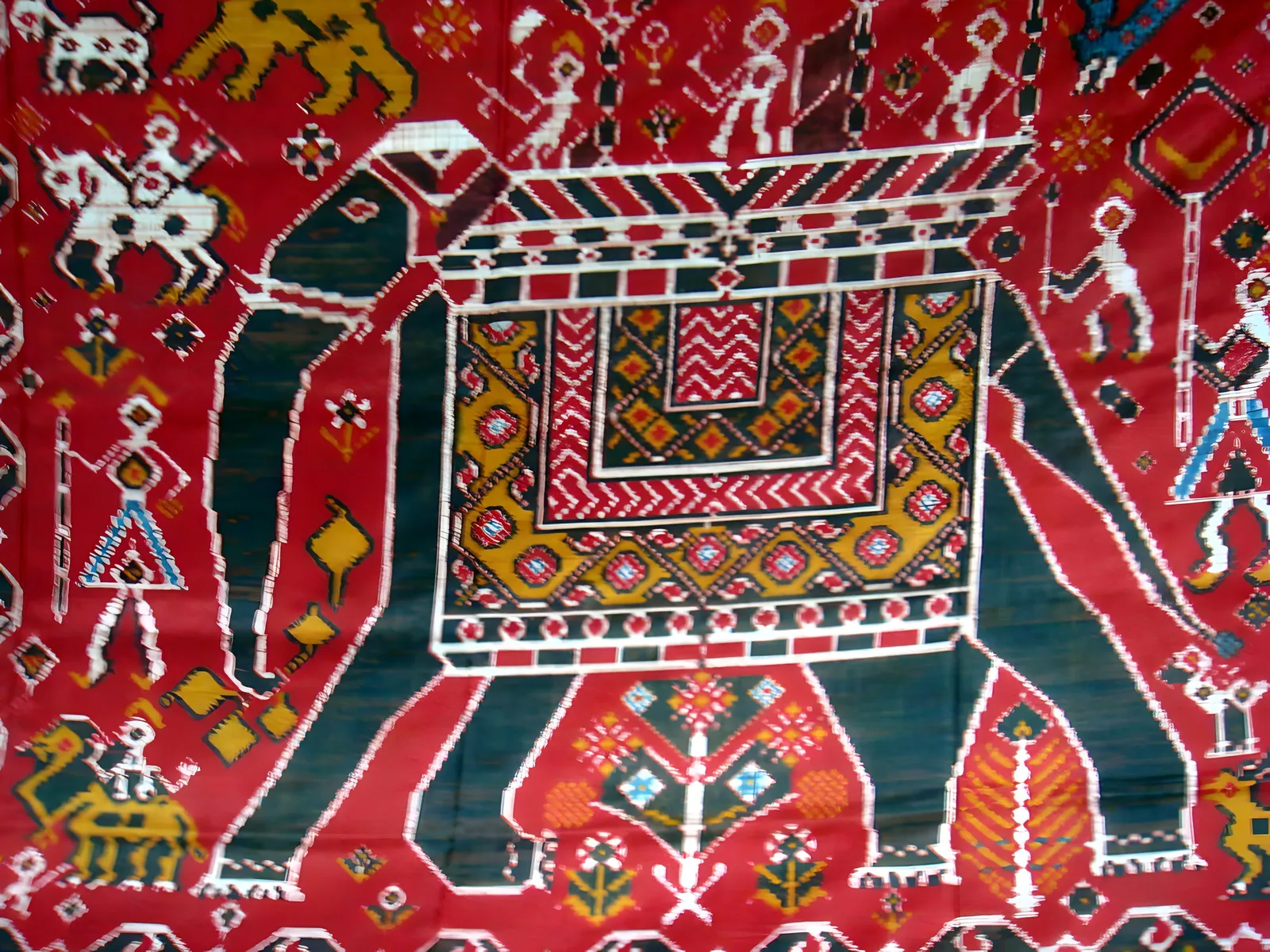 Elephant patola, detail