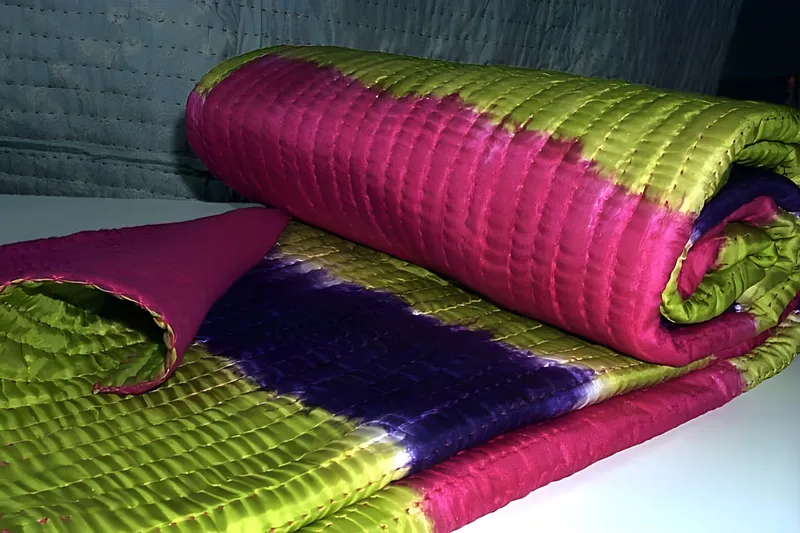 Leheria stripe silk quilt