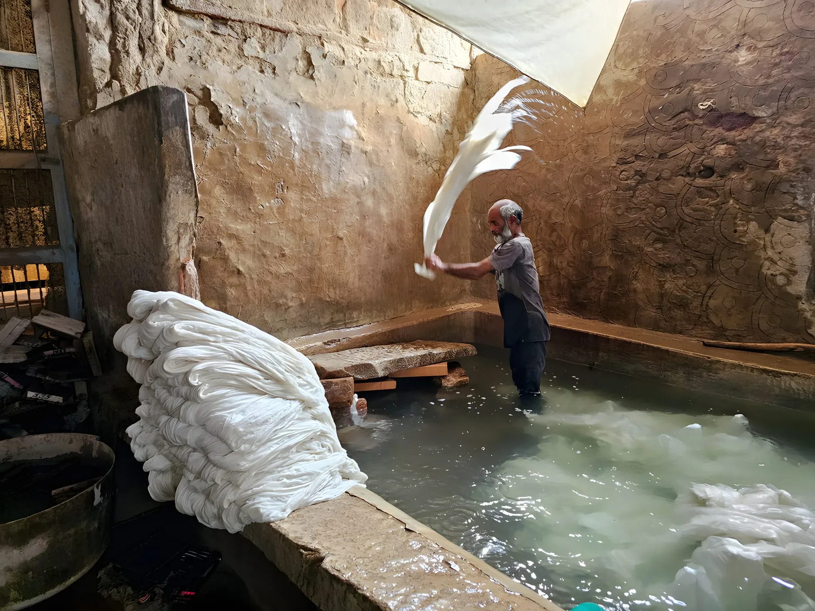 Washing printed cloth in the tank